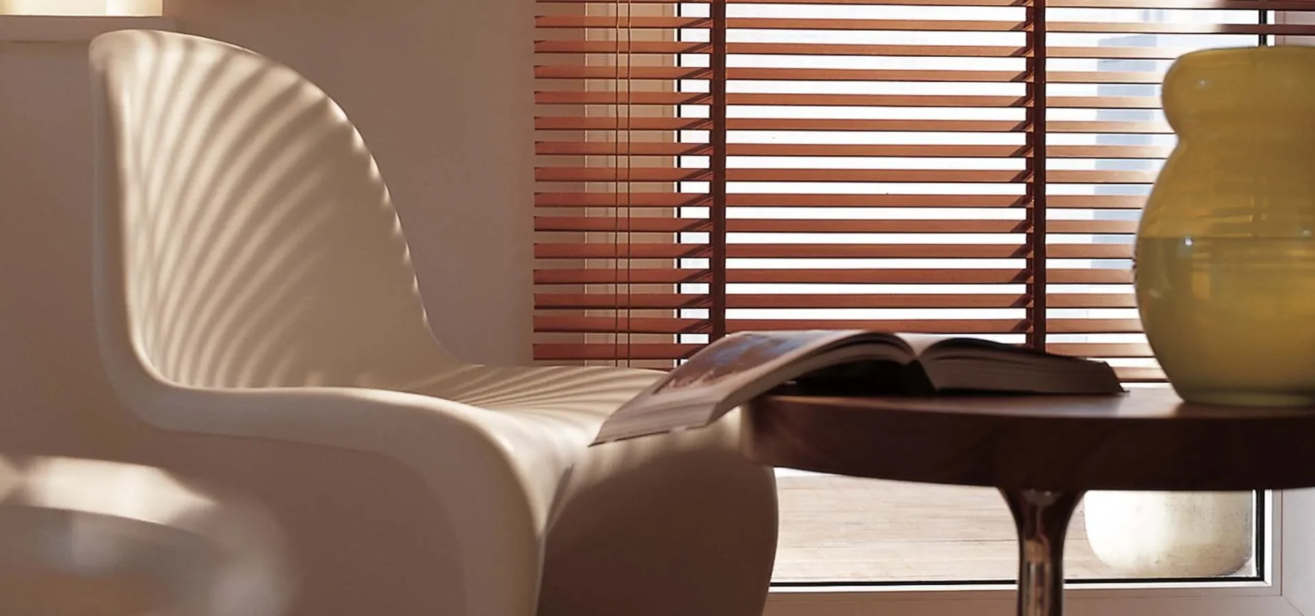 329-raamdecoratie_houten-jaloezien_header.webp