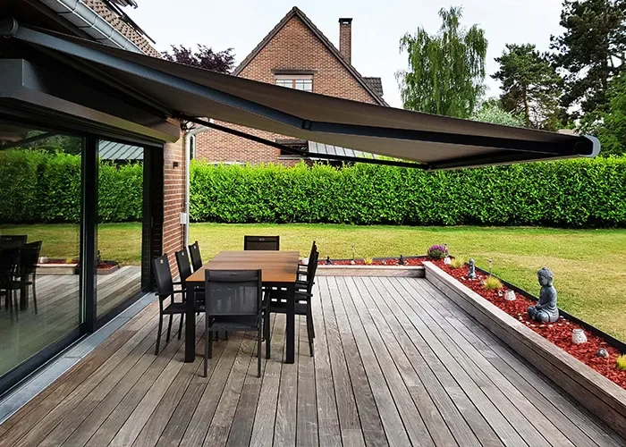 buitenzonwering_screen_sfeer700_1